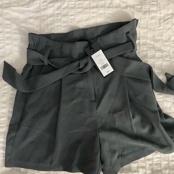 Dynamite Pants - Dress shorts